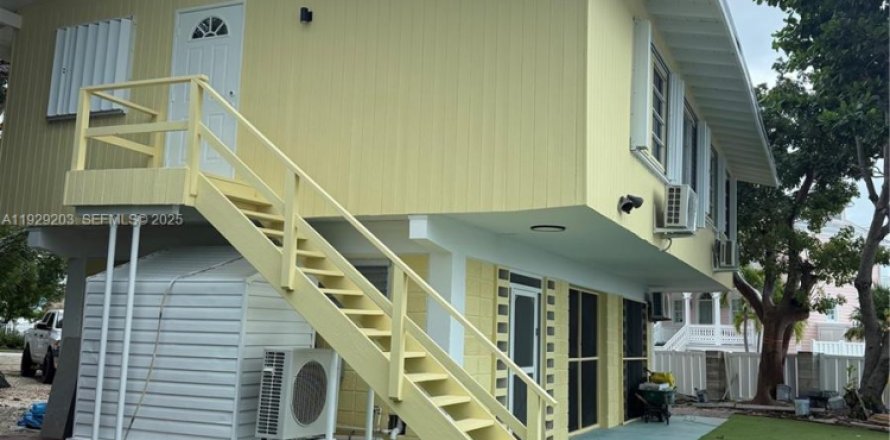 House in Key Largo, Florida 3 bedrooms, 92.9 sq.m. № 1988476