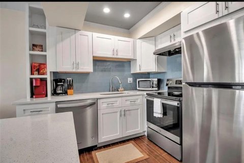 Condo in Sarasota, Florida, 2 bedrooms  № 2212119 - photo 6