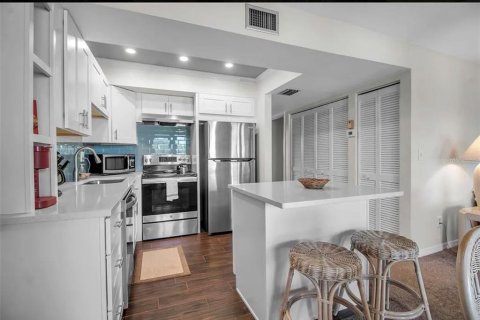 Condo in Sarasota, Florida, 2 bedrooms  № 2212119 - photo 5