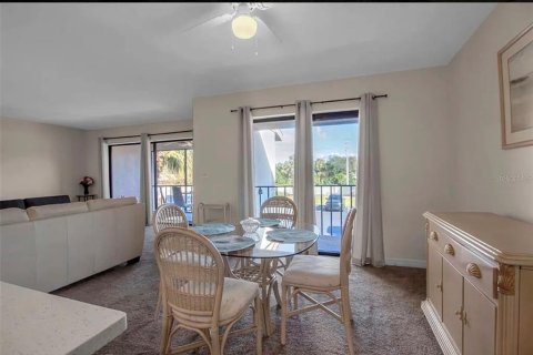 Condo in Sarasota, Florida, 2 bedrooms  № 2212119 - photo 16
