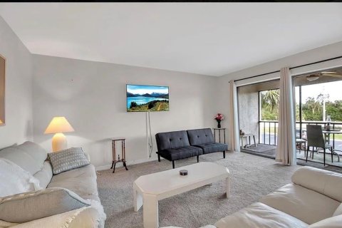 Condo in Sarasota, Florida, 2 bedrooms  № 2212119 - photo 13