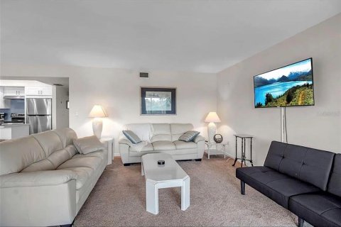 Condo in Sarasota, Florida, 2 bedrooms  № 2212119 - photo 10