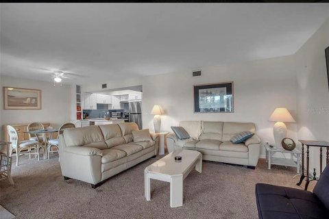 Condo in Sarasota, Florida, 2 bedrooms  № 2212119 - photo 11