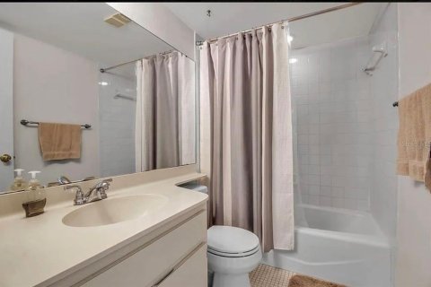 Condo in Sarasota, Florida, 2 bedrooms  № 2212119 - photo 25