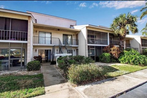 Condo in Sarasota, Florida, 2 bedrooms  № 2212119 - photo 2