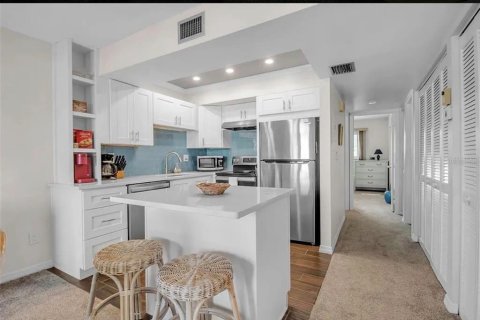 Condo in Sarasota, Florida, 2 bedrooms  № 2212119 - photo 7