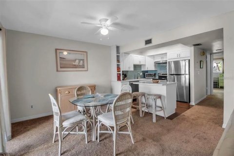 Condo in Sarasota, Florida, 2 bedrooms  № 2212119 - photo 12