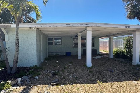 Propiedad comercial en venta en Madeira Beach, Florida, 125.6 m2 № 1789842 - foto 1