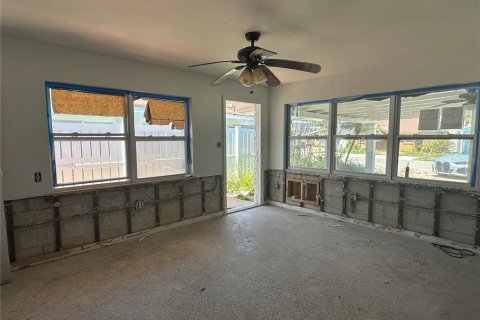 Propiedad comercial en venta en Madeira Beach, Florida, 125.6 m2 № 1789842 - foto 2