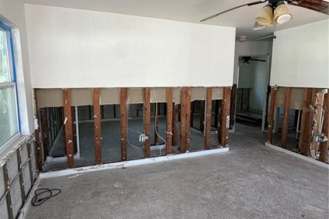 Propiedad comercial en venta en Madeira Beach, Florida, 125.6 m2 № 1789842 - foto 3