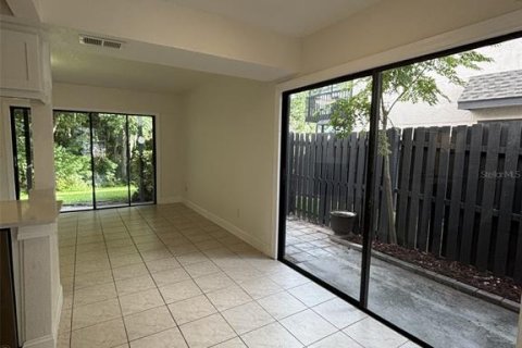 Touwnhouse à louer à Tampa, Floride: 2 chambres, 104.05 m2 № 2418910 - photo 13