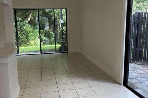 Touwnhouse à louer à Tampa, Floride: 2 chambres, 104.05 m2 № 2418910 - photo 11