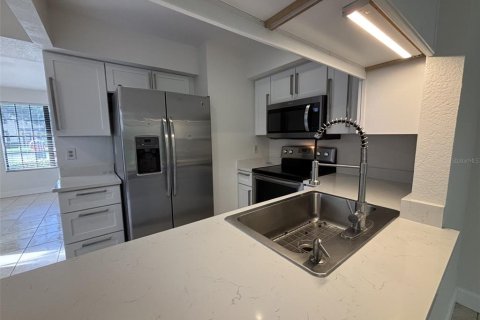 Touwnhouse à louer à Tampa, Floride: 2 chambres, 104.05 m2 № 2418910 - photo 9