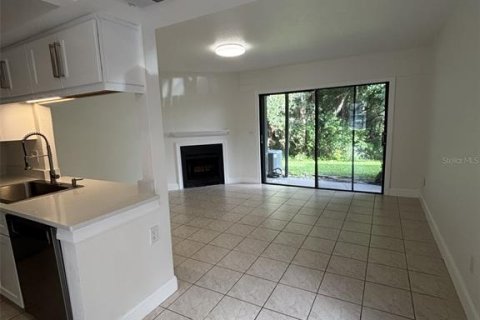 Touwnhouse à louer à Tampa, Floride: 2 chambres, 104.05 m2 № 2418910 - photo 10