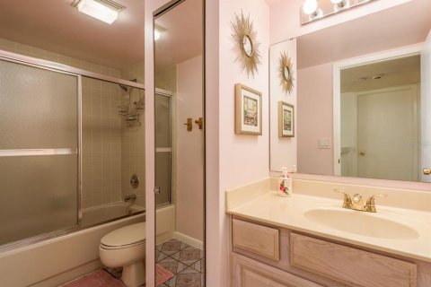 Townhouse in Palm Harbor, Florida 2 bedrooms, 124.86 sq.m. № 2142345 - photo 19