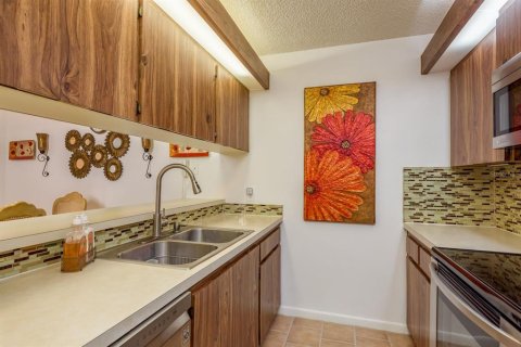 Townhouse in Palm Harbor, Florida 2 bedrooms, 124.86 sq.m. № 2142345 - photo 13