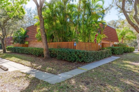 Townhouse in Palm Harbor, Florida 2 bedrooms, 124.86 sq.m. № 2142345 - photo 3