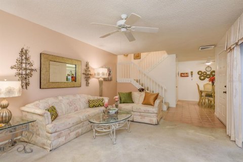 Townhouse in Palm Harbor, Florida 2 bedrooms, 124.86 sq.m. № 2142345 - photo 8