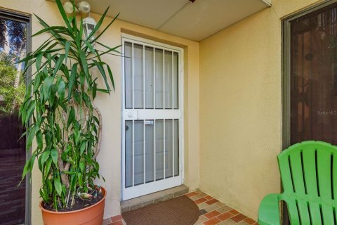Townhouse in Palm Harbor, Florida 2 bedrooms, 124.86 sq.m. № 2142345 - photo 4