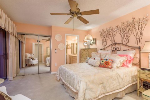 Townhouse in Palm Harbor, Florida 2 bedrooms, 124.86 sq.m. № 2142345 - photo 20