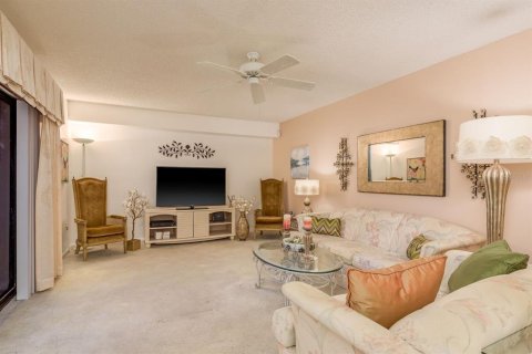 Townhouse in Palm Harbor, Florida 2 bedrooms, 124.86 sq.m. № 2142345 - photo 6