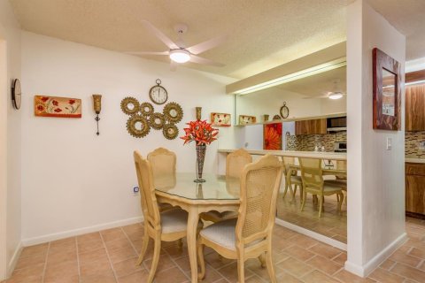 Townhouse in Palm Harbor, Florida 2 bedrooms, 124.86 sq.m. № 2142345 - photo 9