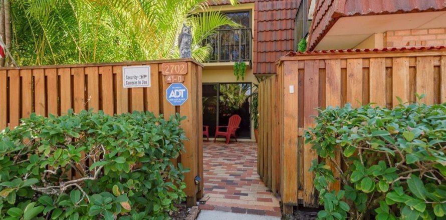 Townhouse in Palm Harbor, Florida 2 bedrooms, 124.86 sq.m. № 2142345