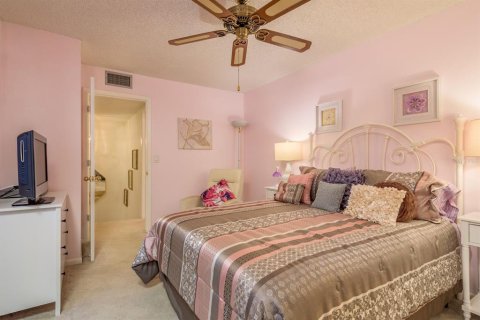 Townhouse in Palm Harbor, Florida 2 bedrooms, 124.86 sq.m. № 2142345 - photo 18