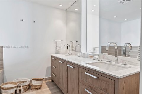 Copropriété à vendre à Key Biscayne, Floride: 2 chambres, 158.21 m2 № 1943209 - photo 23