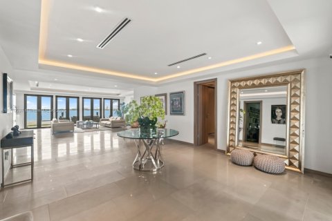 House in Miami Shores, Florida 5 bedrooms, 392.51 sq.m. № 1979559 - photo 19