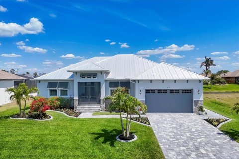 House in Rotonda, Florida 3 bedrooms, 209.96 sq.m. № 1620414 - photo 1