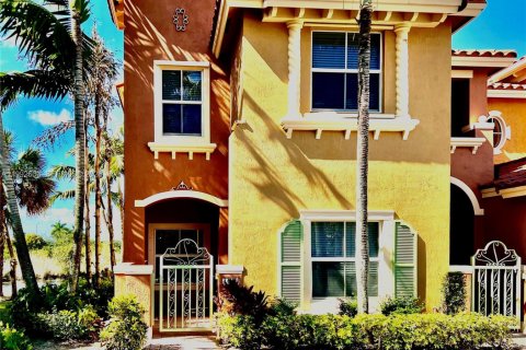 Condo in Pembroke Pines, Florida, 3 bedrooms  № 2063243