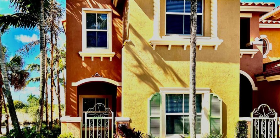 Condo in Pembroke Pines, Florida, 3 bedrooms  № 2063243