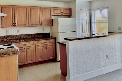 Condo in Pembroke Pines, Florida, 3 bedrooms  № 2063243 - photo 8