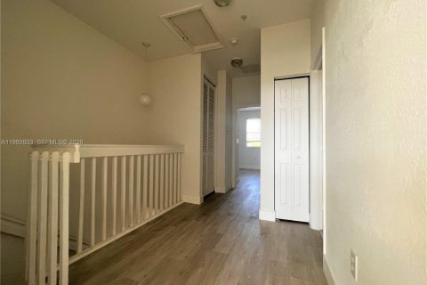 Condo in Pembroke Pines, Florida, 3 bedrooms  № 2063243 - photo 14