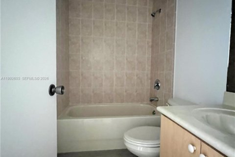 Condo in Pembroke Pines, Florida, 3 bedrooms  № 2063243 - photo 19