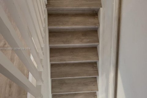 Condo in Pembroke Pines, Florida, 3 bedrooms  № 2063243 - photo 13