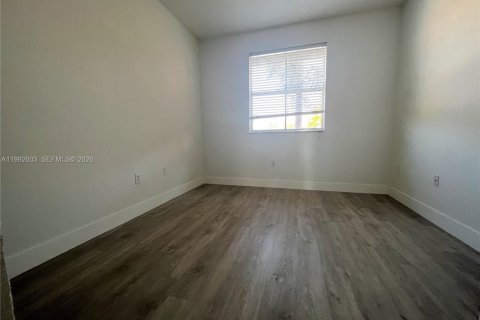 Condo in Pembroke Pines, Florida, 3 bedrooms  № 2063243 - photo 20