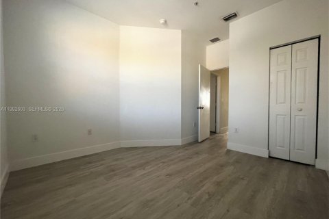 Condo in Pembroke Pines, Florida, 3 bedrooms  № 2063243 - photo 21