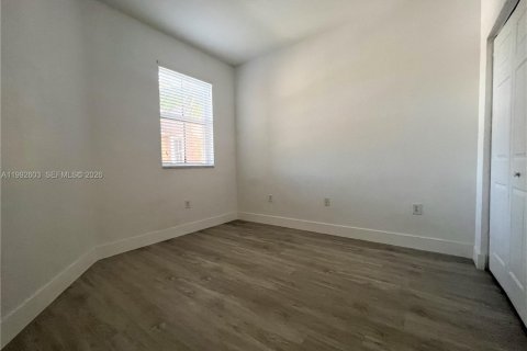 Condo in Pembroke Pines, Florida, 3 bedrooms  № 2063243 - photo 16