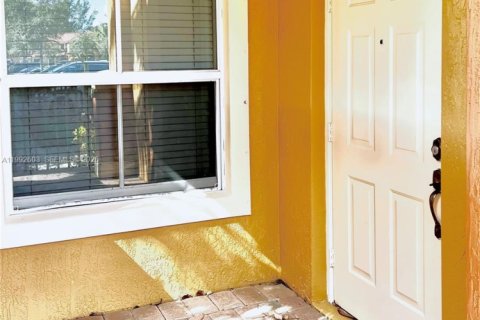 Condo in Pembroke Pines, Florida, 3 bedrooms  № 2063243 - photo 3