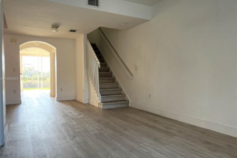 Condo in Pembroke Pines, Florida, 3 bedrooms  № 2063243 - photo 4