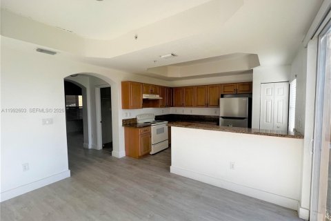 Condo in Pembroke Pines, Florida, 3 bedrooms  № 2063243 - photo 9
