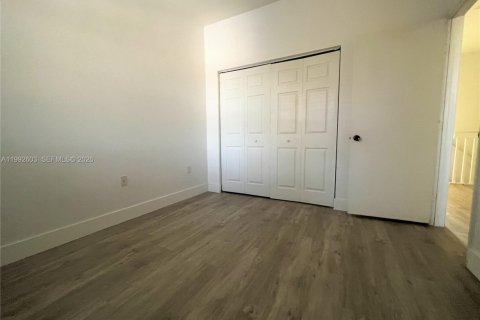 Condo in Pembroke Pines, Florida, 3 bedrooms  № 2063243 - photo 17