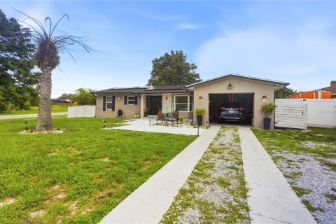 Villa ou maison à vendre à Deltona, Floride: 4 chambres, 140 m2 № 2203006 - photo 8