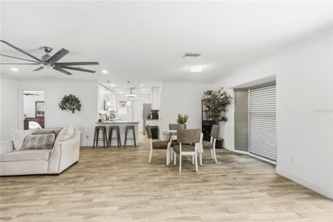 Villa ou maison à vendre à Deltona, Floride: 4 chambres, 140 m2 № 2203006 - photo 15