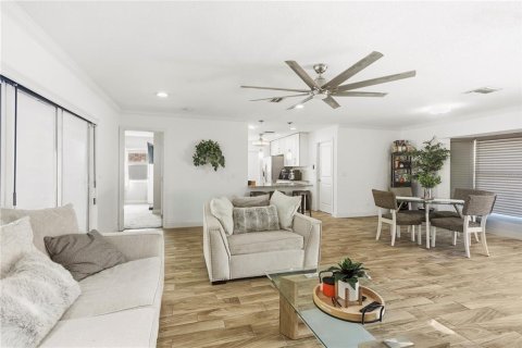 Villa ou maison à vendre à Deltona, Floride: 4 chambres, 140 m2 № 2203006 - photo 12
