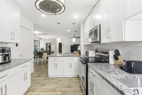 Villa ou maison à vendre à Deltona, Floride: 4 chambres, 140 m2 № 2203006 - photo 21