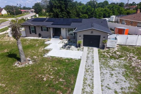 Villa ou maison à vendre à Deltona, Floride: 4 chambres, 140 m2 № 2203006 - photo 4
