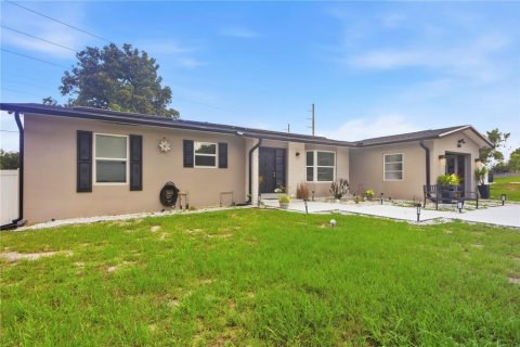 House in Deltona, Florida 4 bedrooms, 140 sq.m. № 2203006